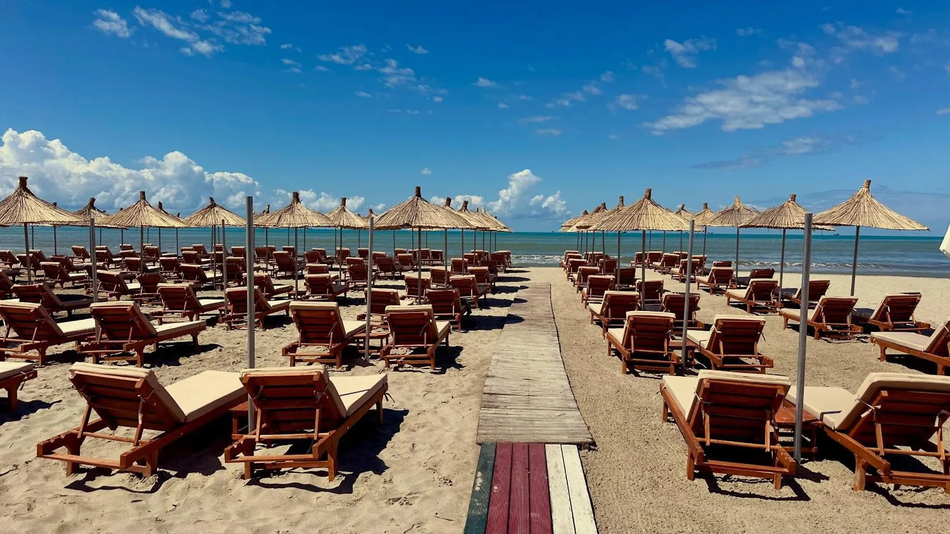 Summertime Luxury Apartment With Amazing Sea View Дуррес